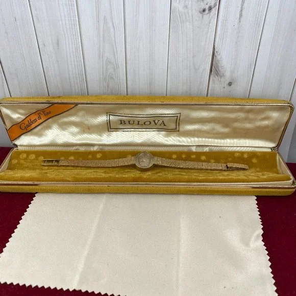 Vintage 1971 Bulova "Goddess of Time" 20 micron Gold Plated 7 inch link Bracelet - Picture 10 of 11